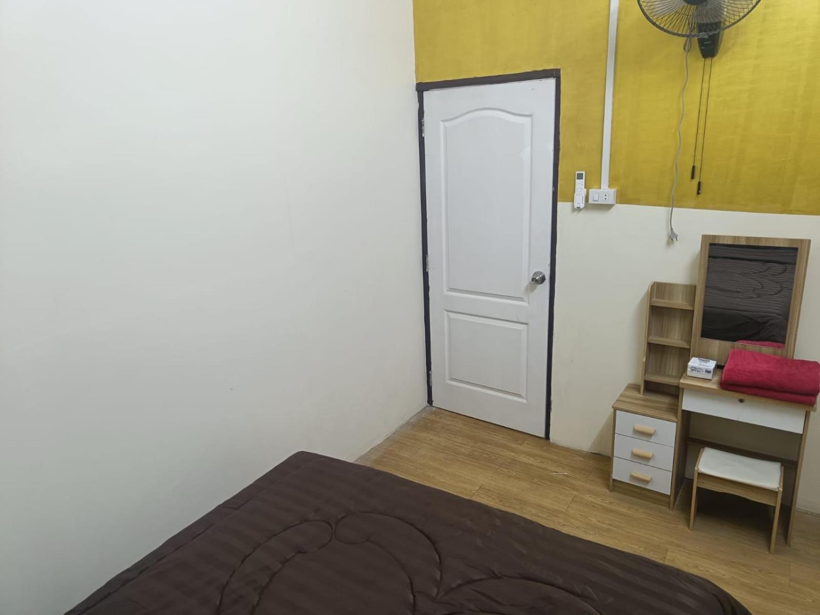 The House Hostel Bangkok Esterno foto