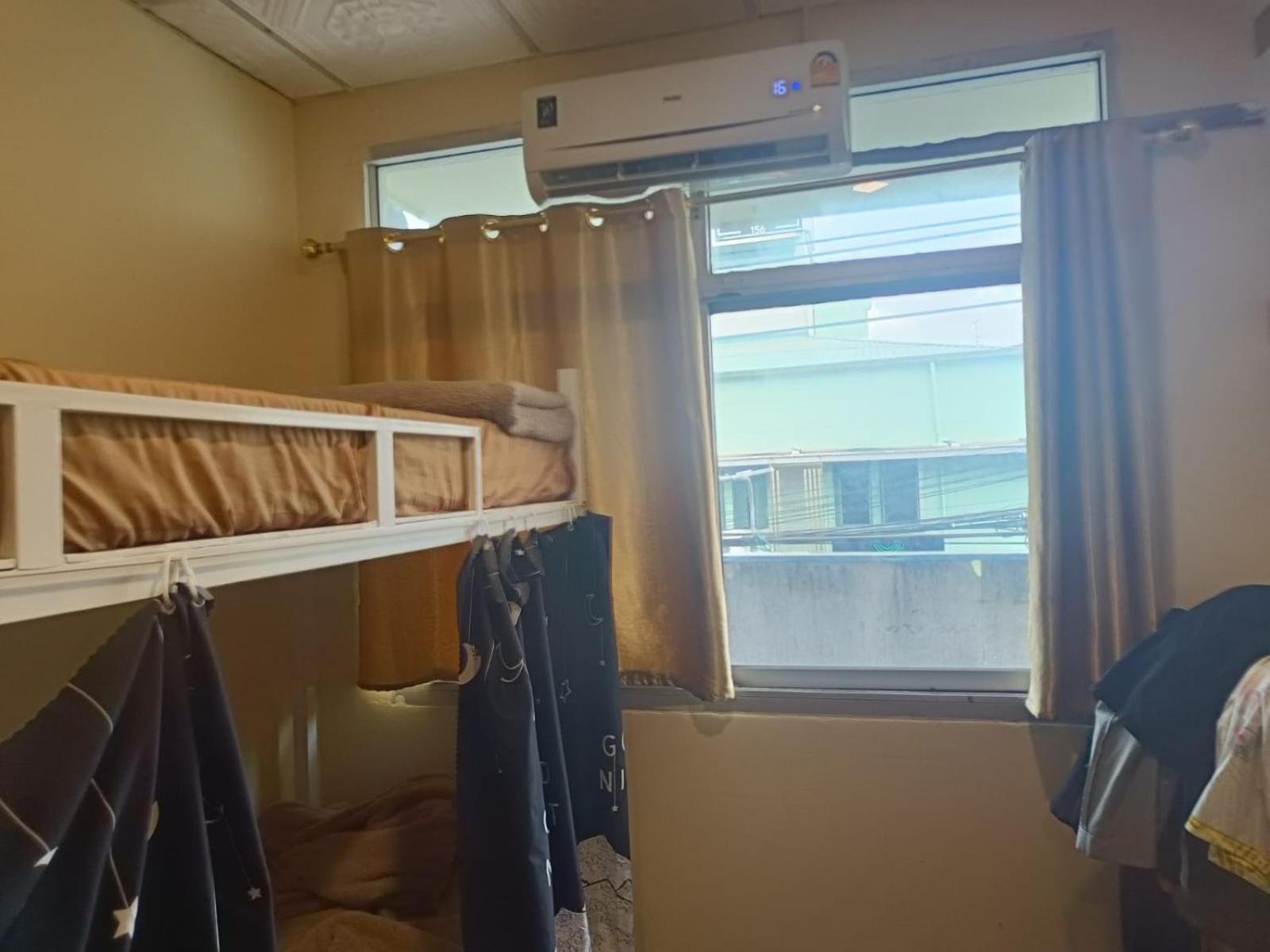 The House Hostel Bangkok Esterno foto