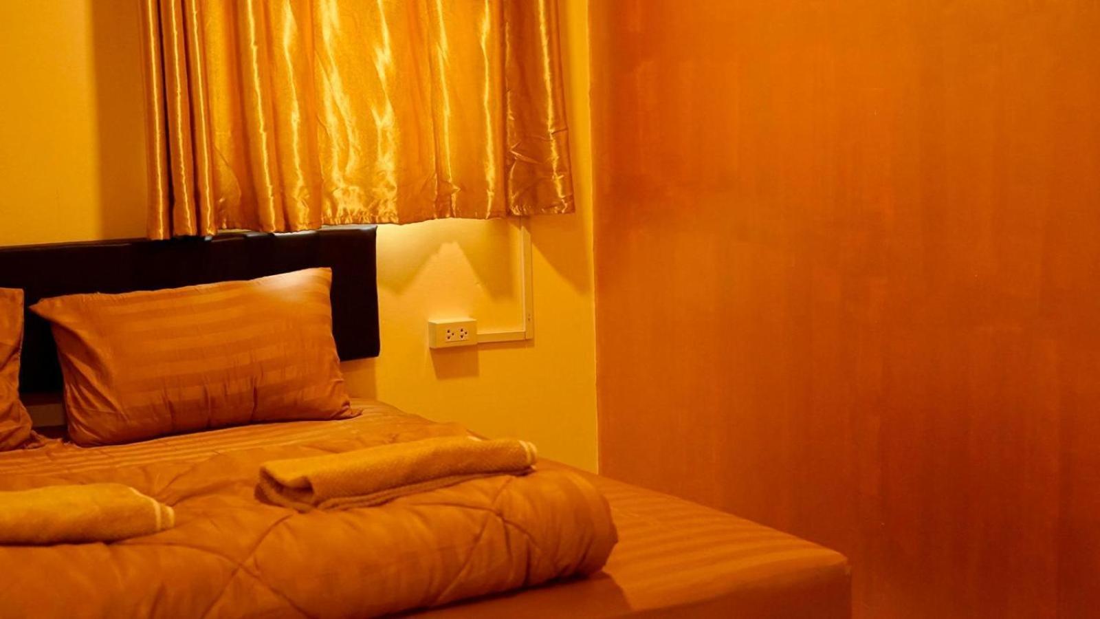The House Hostel Bangkok Esterno foto