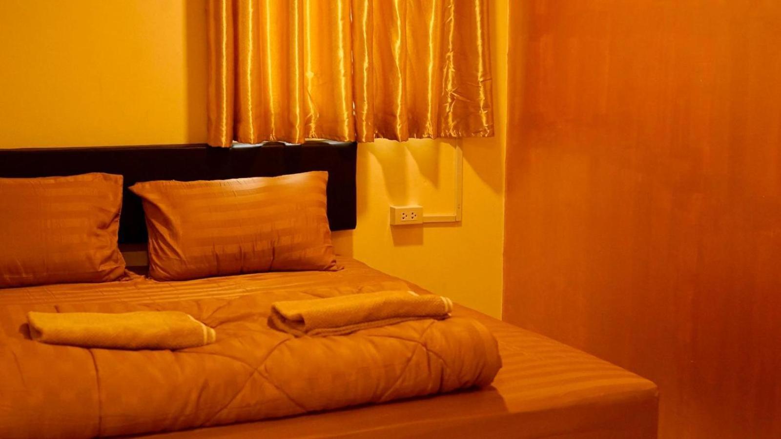 The House Hostel Bangkok Esterno foto