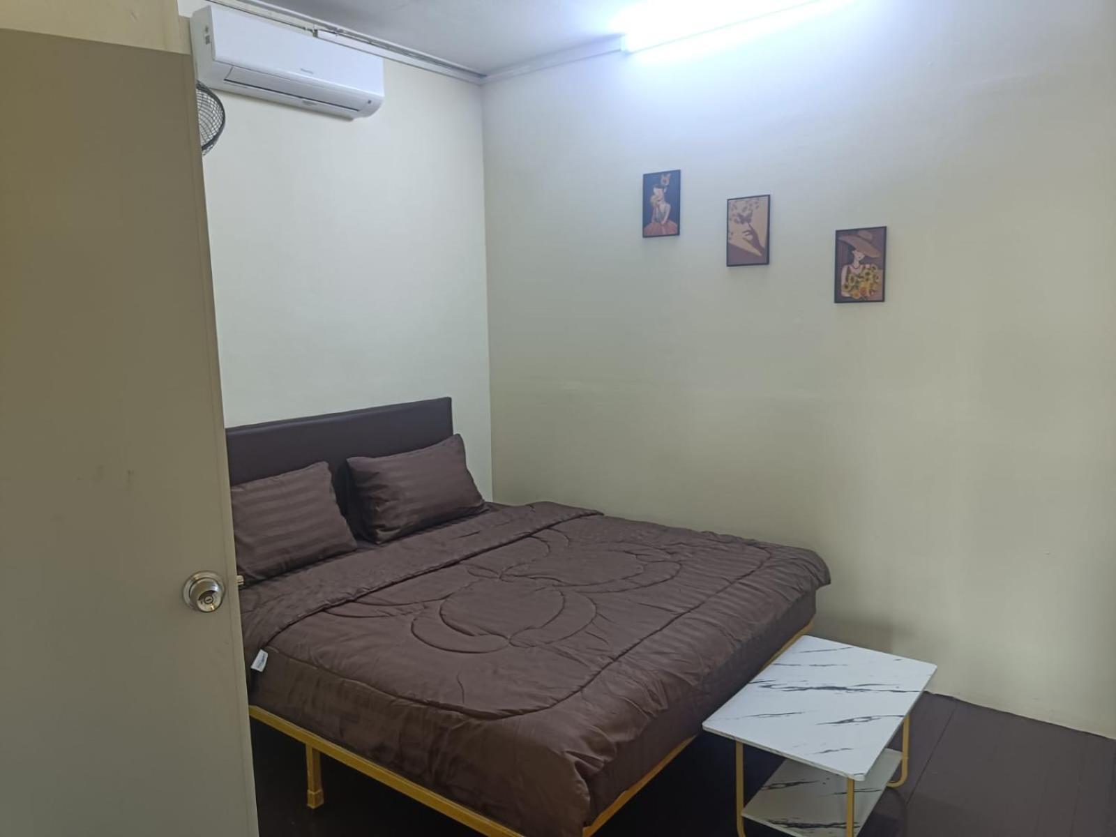 The House Hostel Bangkok Esterno foto